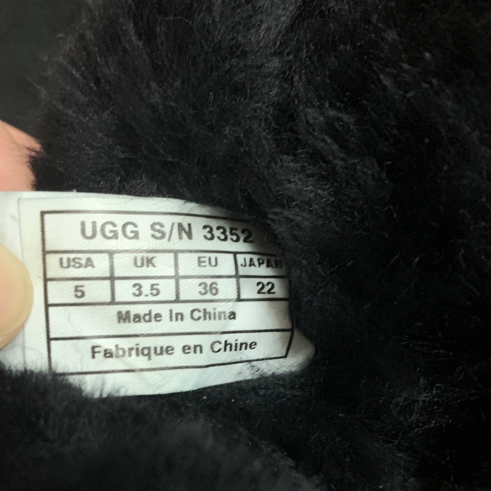 UGG women’s Black fur lined ankle booties size 5 - Picture 6 of 6